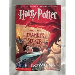 Harry Potter and The Chamber of Secrets -Paper back JK Rowling 9780439064873